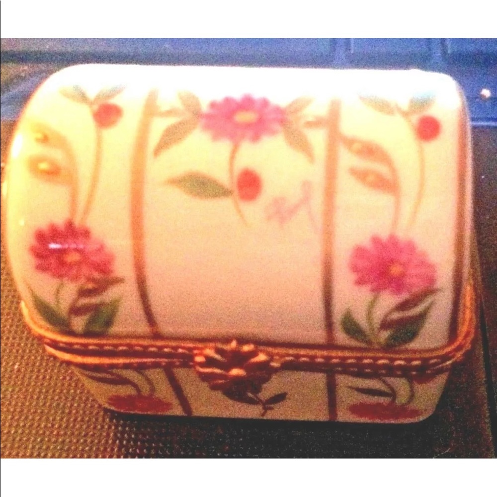 Vintage Limoges Box Chest Shaped Pink Signed - Picture 4 of 8